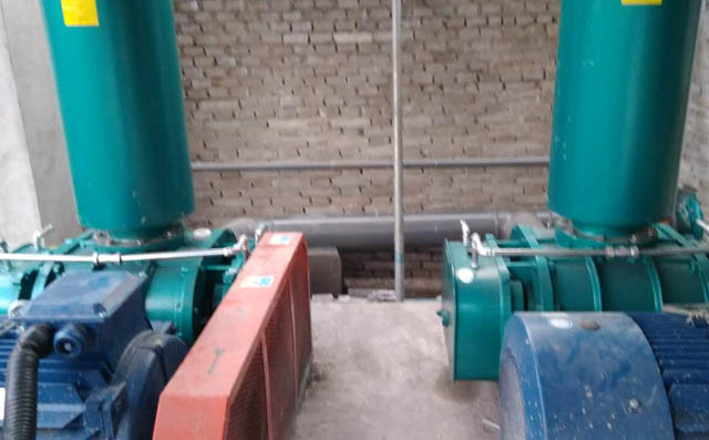 章丘丰源FSR200BG型号罗茨鼓风机用于递归吉盛织染污水处理厂 图片关键词